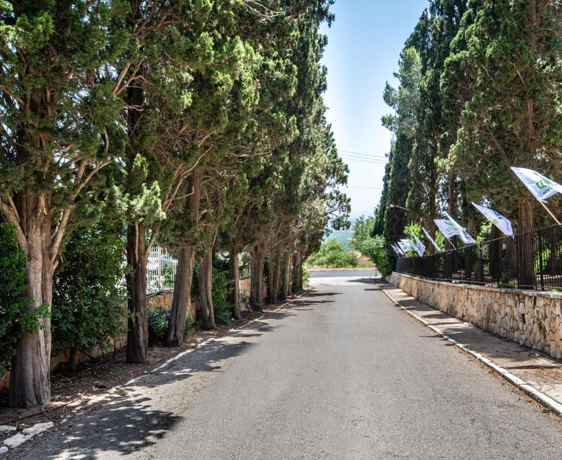 Eden Inn Zikhron Ya'akov Esterno foto