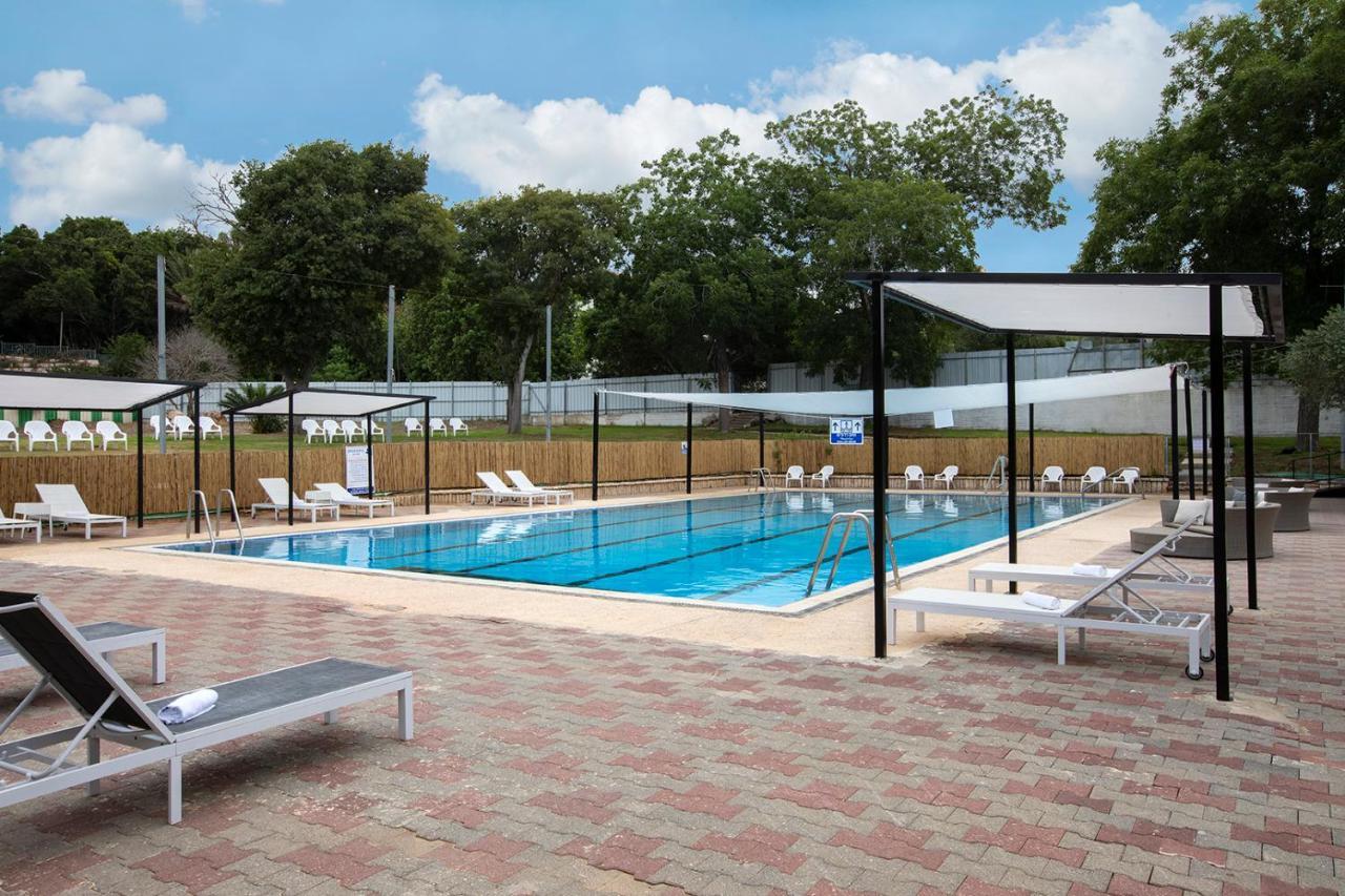 Eden Inn Zikhron Ya'akov Esterno foto