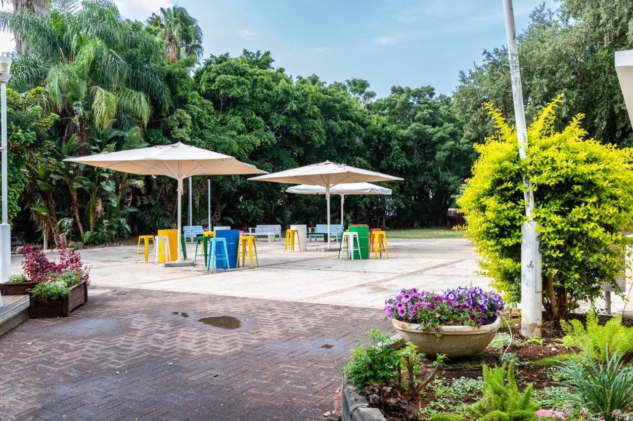 Eden Inn Zikhron Ya'akov Esterno foto