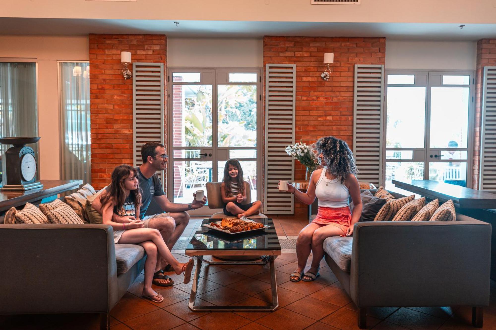 Eden Inn Zikhron Ya'akov Esterno foto