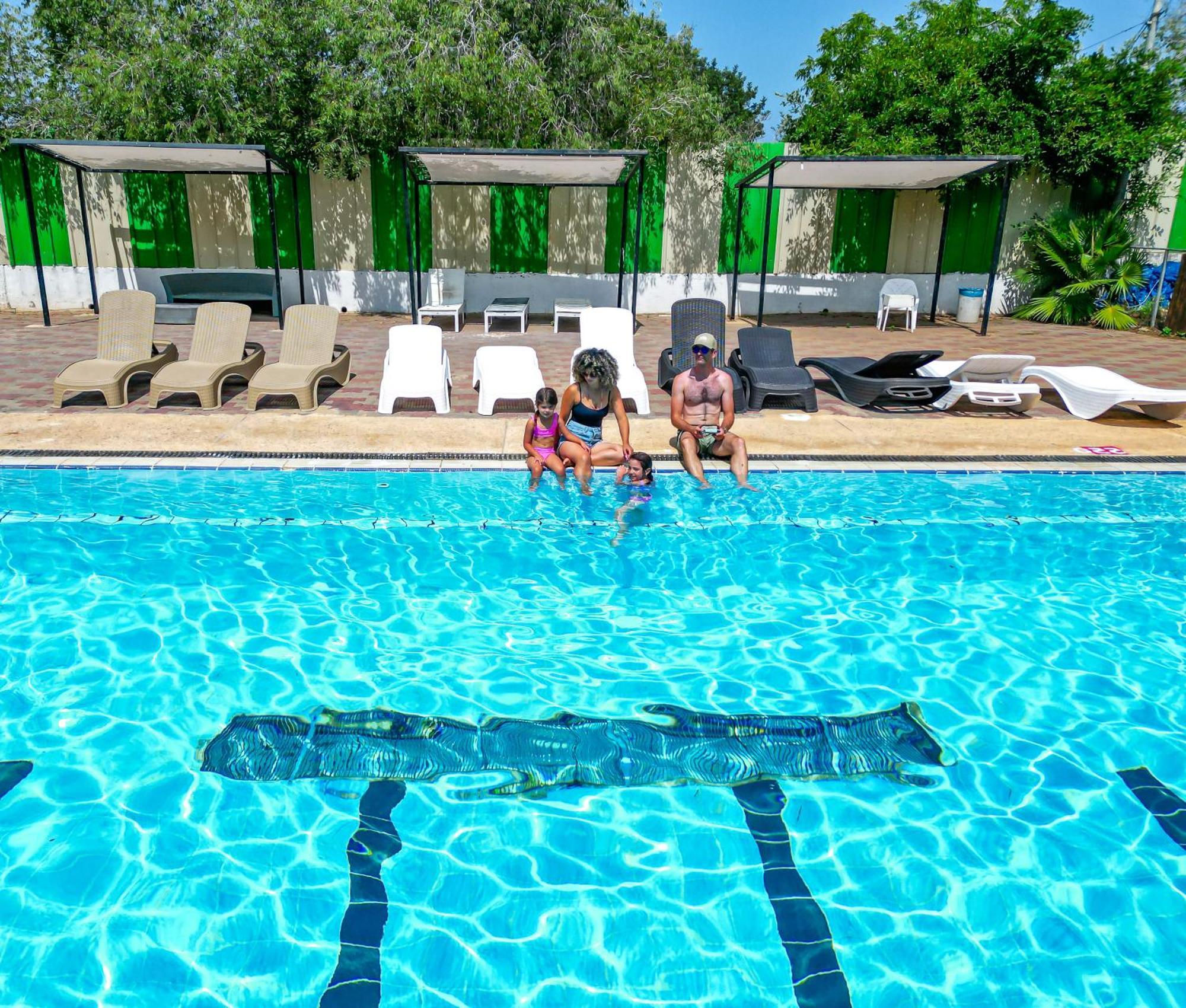 Eden Inn Zikhron Ya'akov Esterno foto