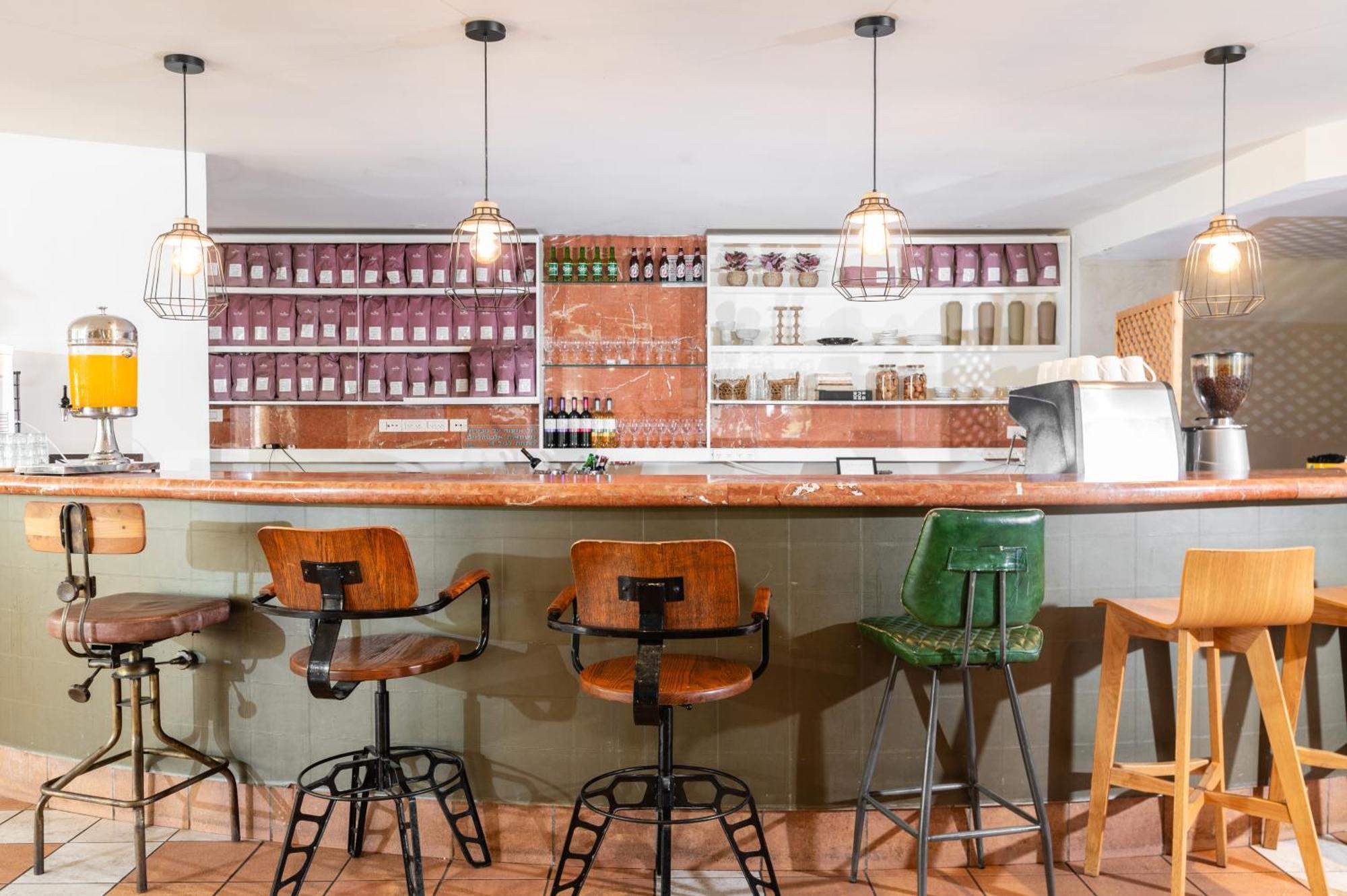 Eden Inn Zikhron Ya'akov Esterno foto