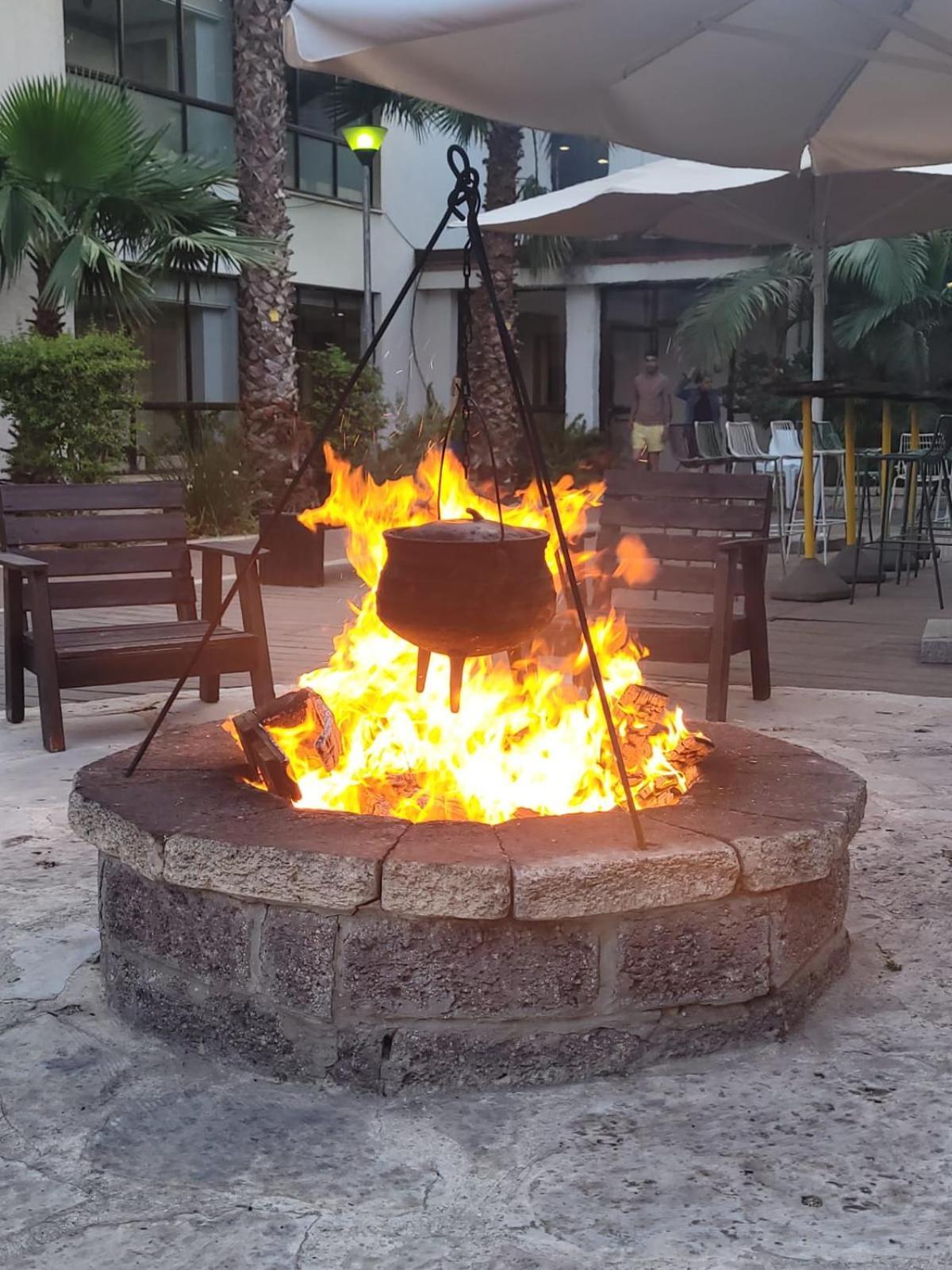 Eden Inn Zikhron Ya'akov Esterno foto