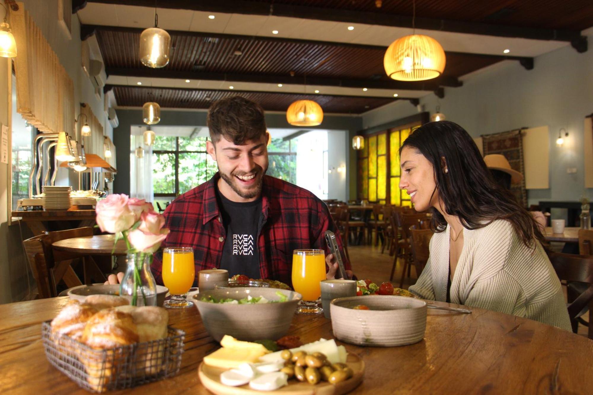Eden Inn Zikhron Ya'akov Esterno foto