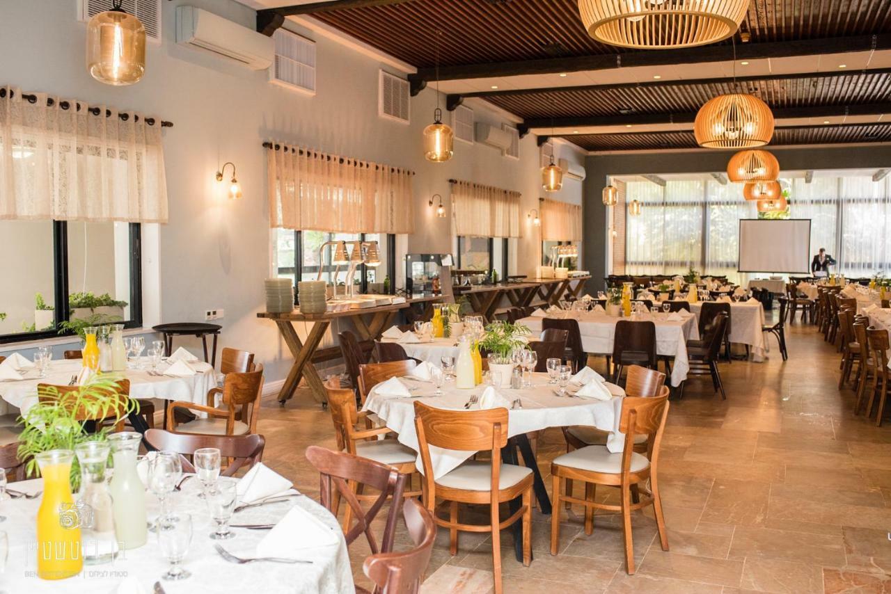 Eden Inn Zikhron Ya'akov Esterno foto