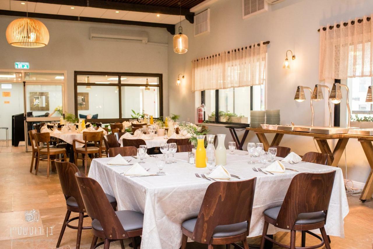 Eden Inn Zikhron Ya'akov Esterno foto