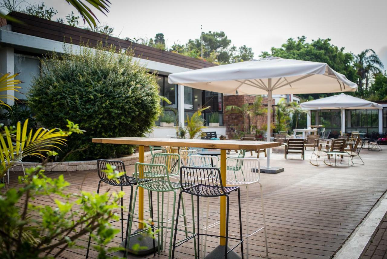 Eden Inn Zikhron Ya'akov Esterno foto